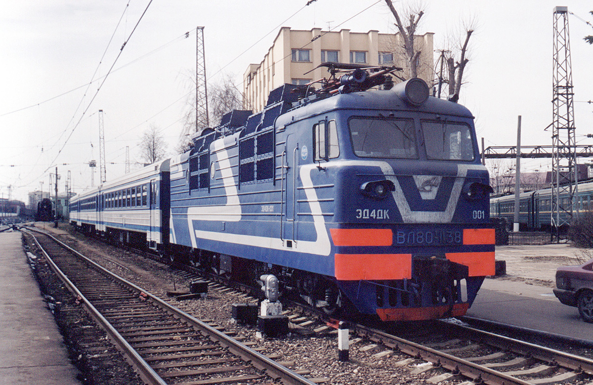 ed4dk使用的vl80t-1138号 可以发现机车车号似乎被有意抹去 ed4dk的