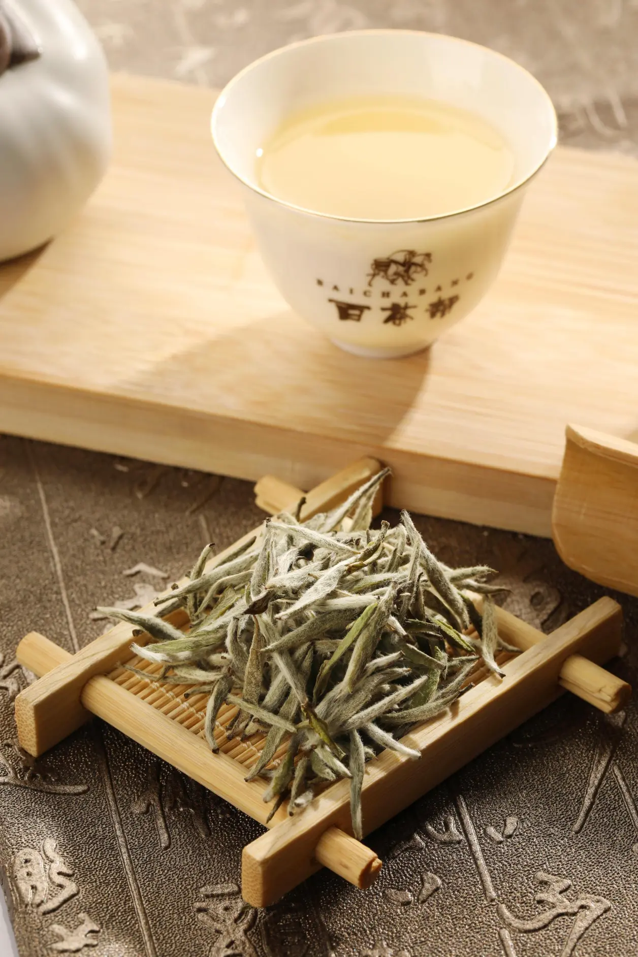 百茶帮带你了解为什么都说高山白茶好