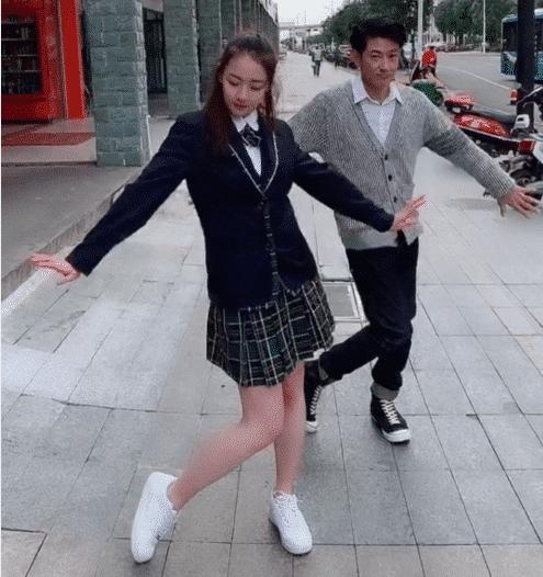 矢野浩二的女儿穿短裙跳舞看清颜值大连网友好像很眼熟