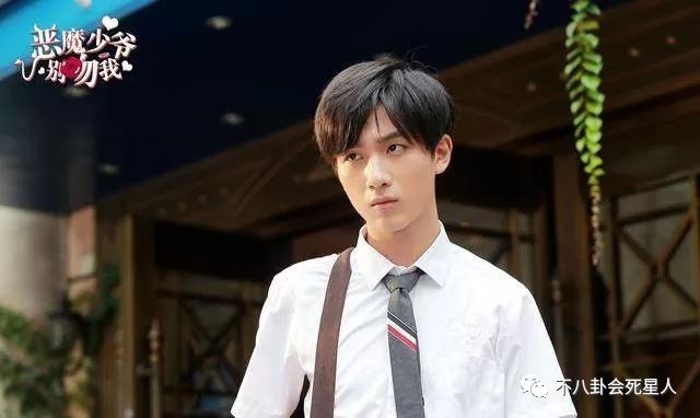 从变形计走红的主人公,李宏毅拍戏拿奖,他却混快手,最清流是他