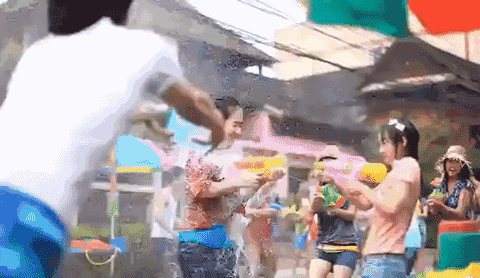 西双版纳泼水节又让老外开了一回眼