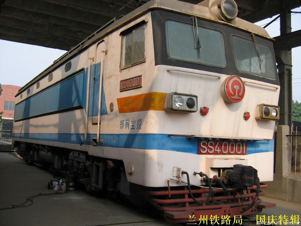 1981年,铁道部下达了《韶山4型电力机车设计任务书》,由株洲厂和株机