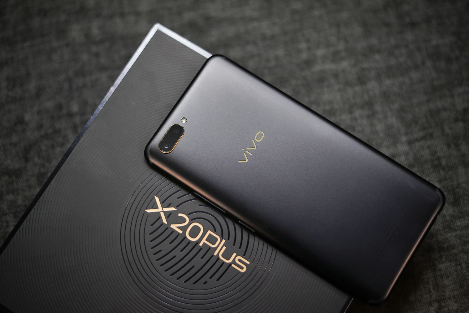 vivo X20 Plus,vivox20plusA 将「内裤」穿在里面,这就是vivo x20plus屏幕指纹版