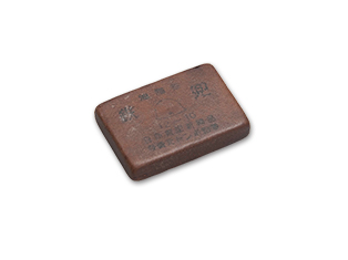 在1939年,蜻蜓推出了"铁兜"橡皮,由油脂制成.这是蜻蜓的第一个橡皮.