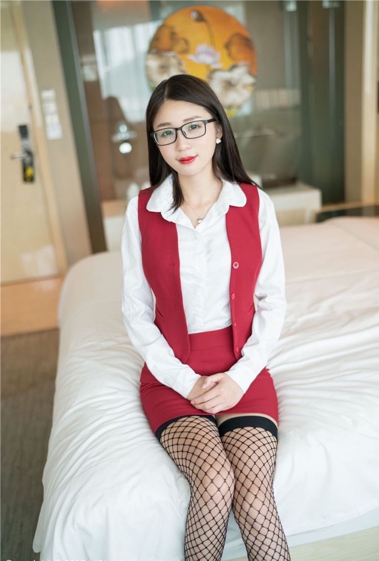 强烈推荐,不看后悔一辈子的端庄网袜女 哔哩哔哩