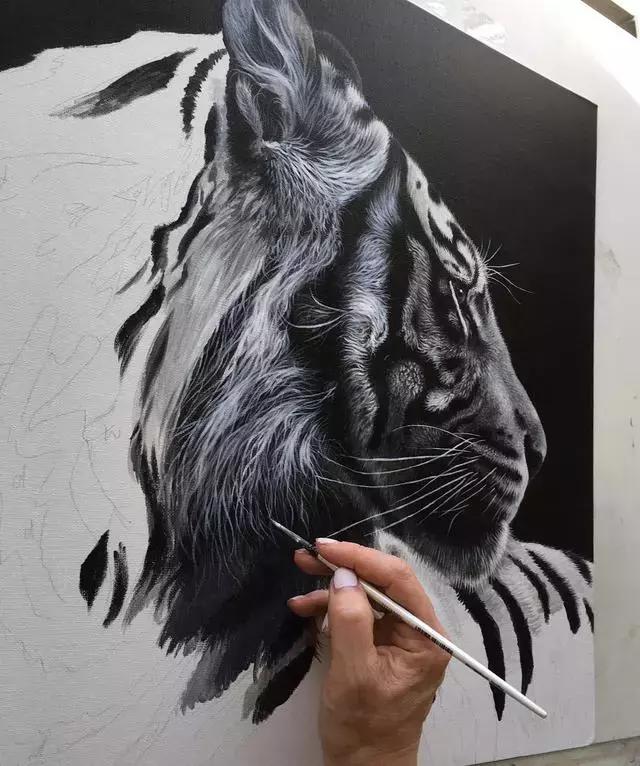 这样的绘画难不难画,今天就来一起分享绘画技巧,提升你对超写实的技能