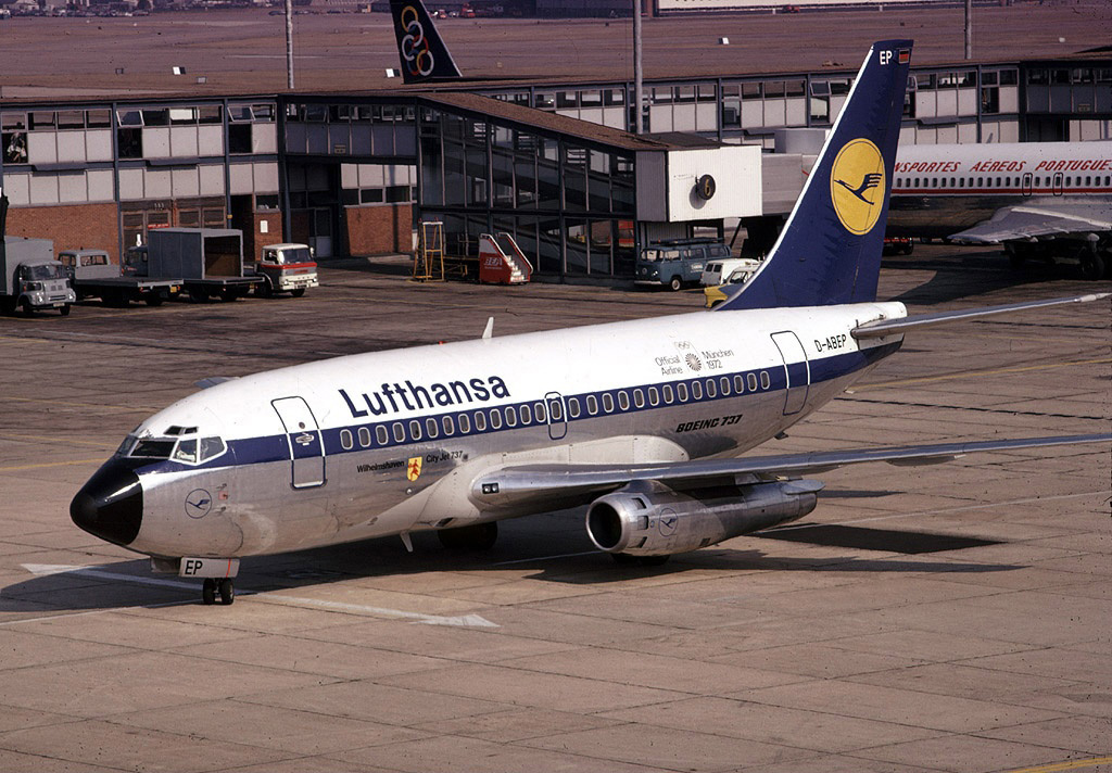 和bac 1-11,dc-9和福克f28竞争, 首架波音737-100于1967年4月19日首飞