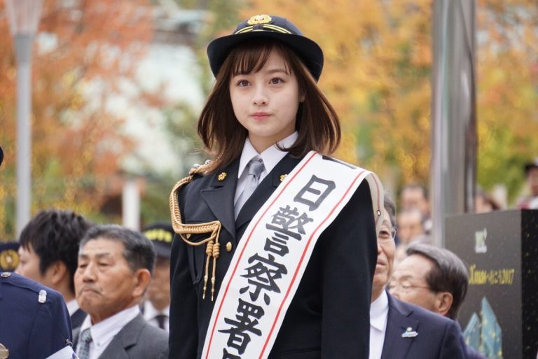 桥本环奈女警制服套图 第三十三期 桥本环奈在出席日本福冈中央警察署