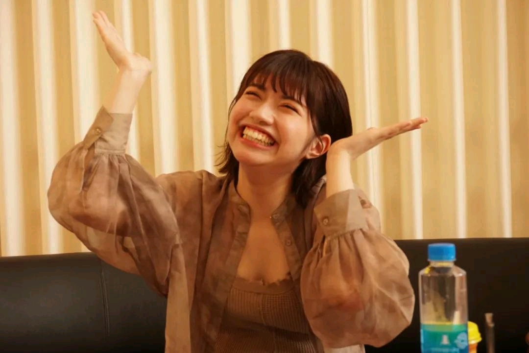 a(有点池田依来沙的影子 笑容很亲切 可笑起来就显得嘴巴特别大) 身材