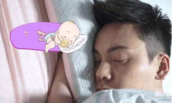 大家好,我是moli,今天来跟大家盘点一下明星们睡觉的那些有趣的事情.