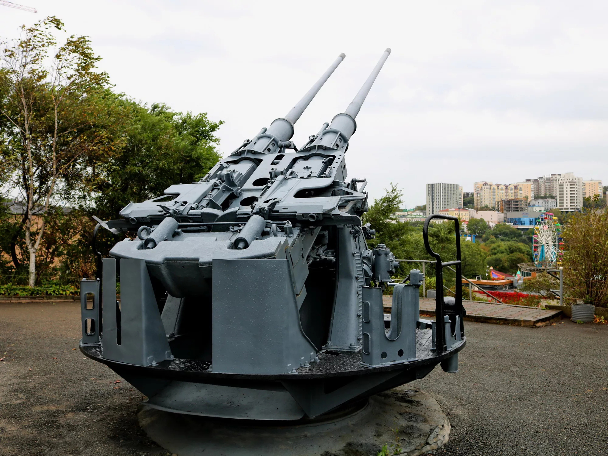 专供潜艇使用的sm-24双联57毫米舰炮
