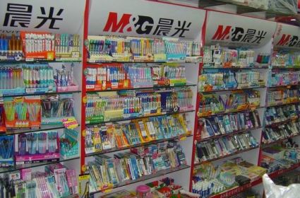 搭配晨光文具成为不少人难忘的高三回忆,论市值堪称文具节的茅台