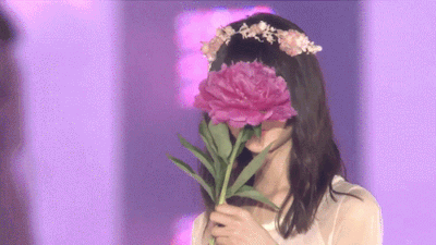 斋藤飞鸟走秀动图这是什么宝藏女孩啊