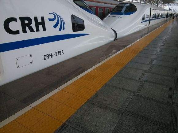 统型crh2a动车组,无侧面驾驶室车门