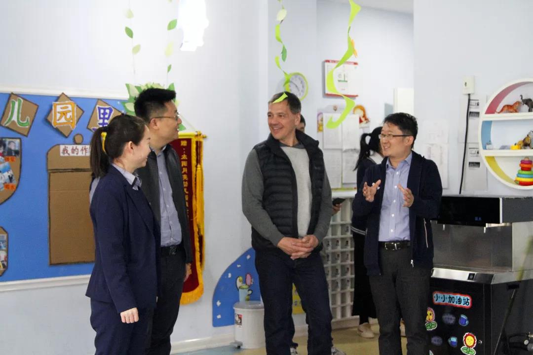 此次接待参观,不仅向外界展示了太阳月亮幼儿园良好的园所环境与办园