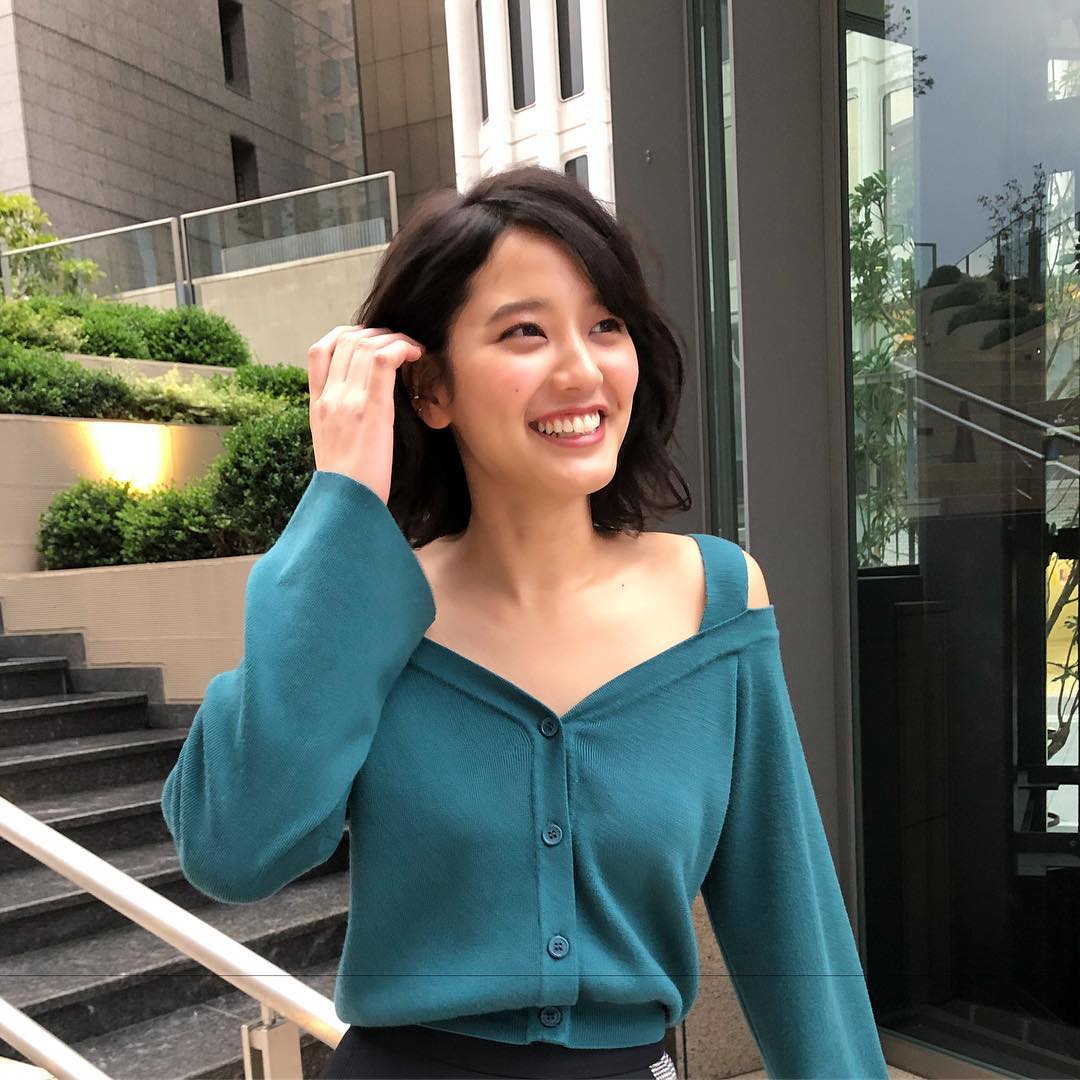 隶属东宝娱乐的山崎纮菜曾出演过《orange 橘色奇迹》,电视剧《监狱