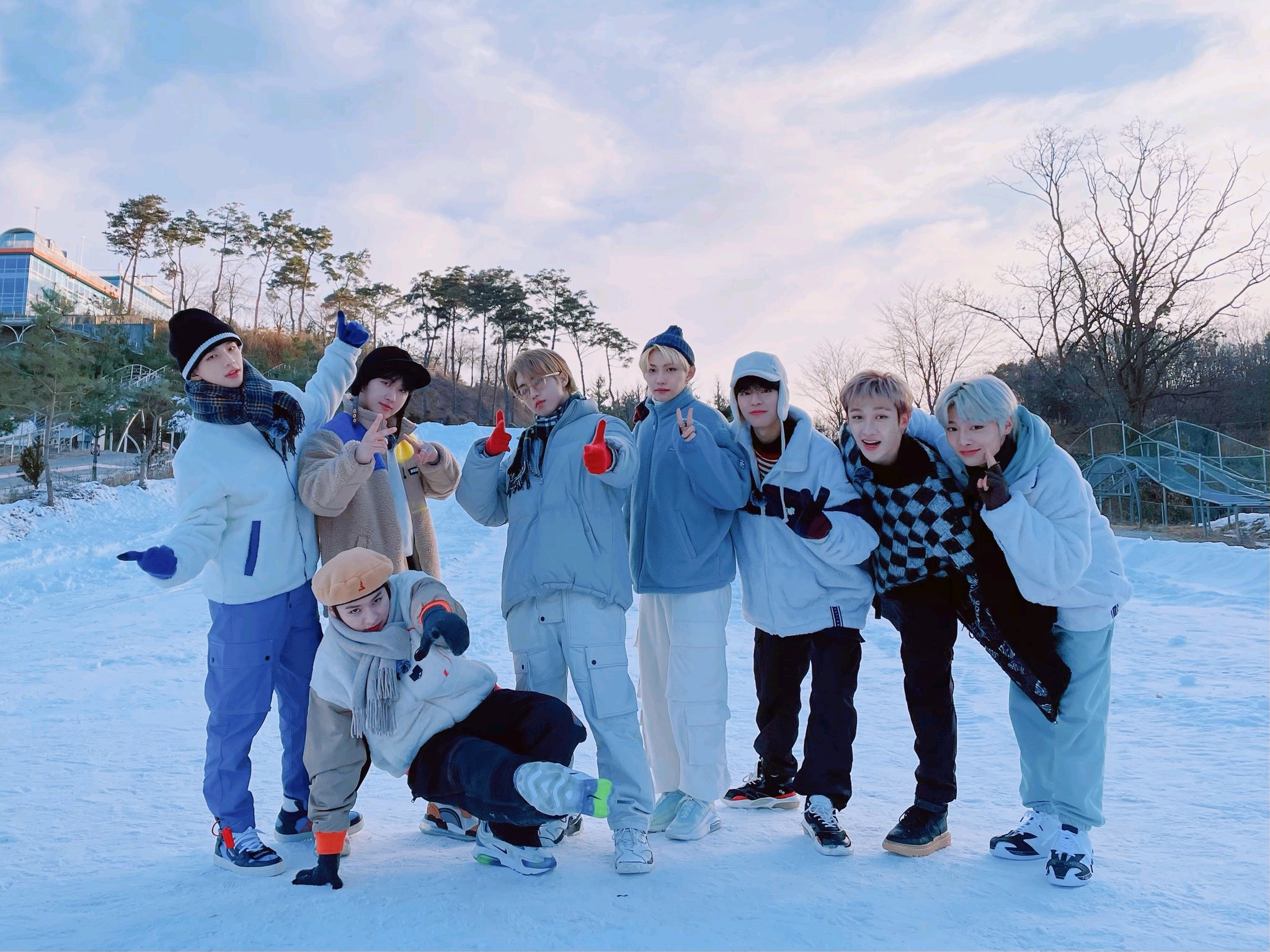 stray kids gaon总销量突破200万大关,所有专辑都进入月榜top100!