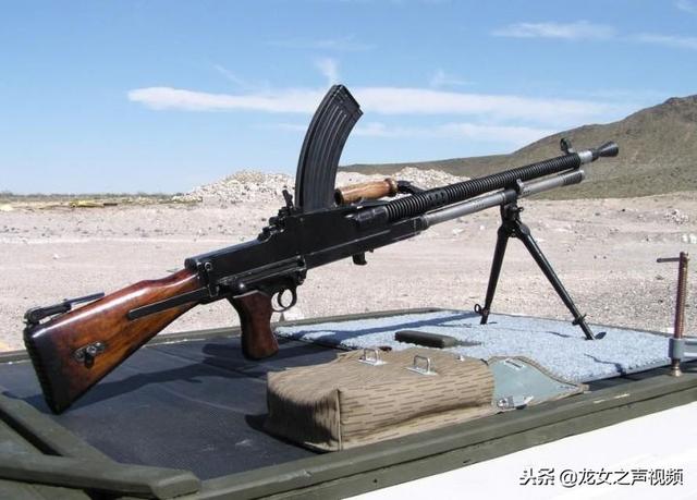「战地武备志」战地抗战v布伦和捷克式轻机枪结构和真实背景