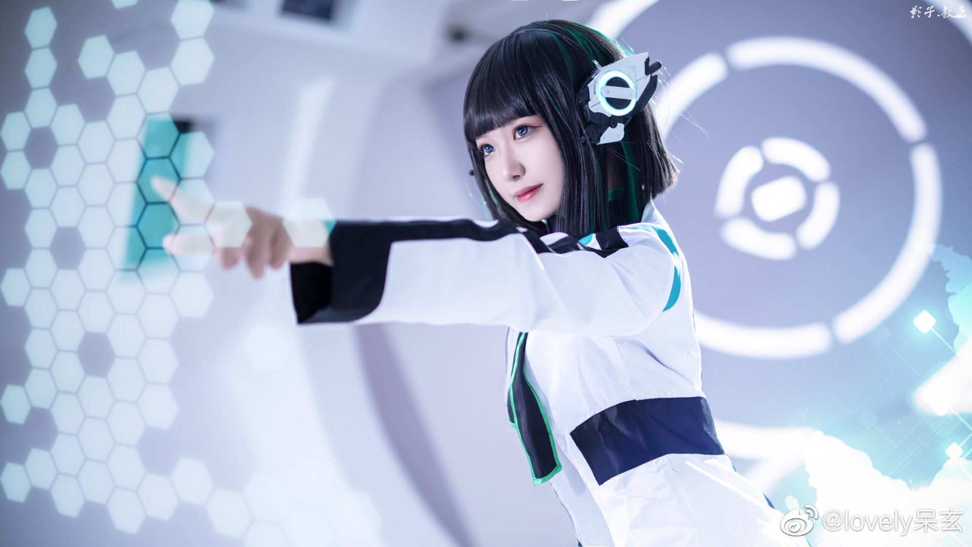 cos |《假面骑士》伊兹 是电池没鼓包的小秘书!(～~▽~)