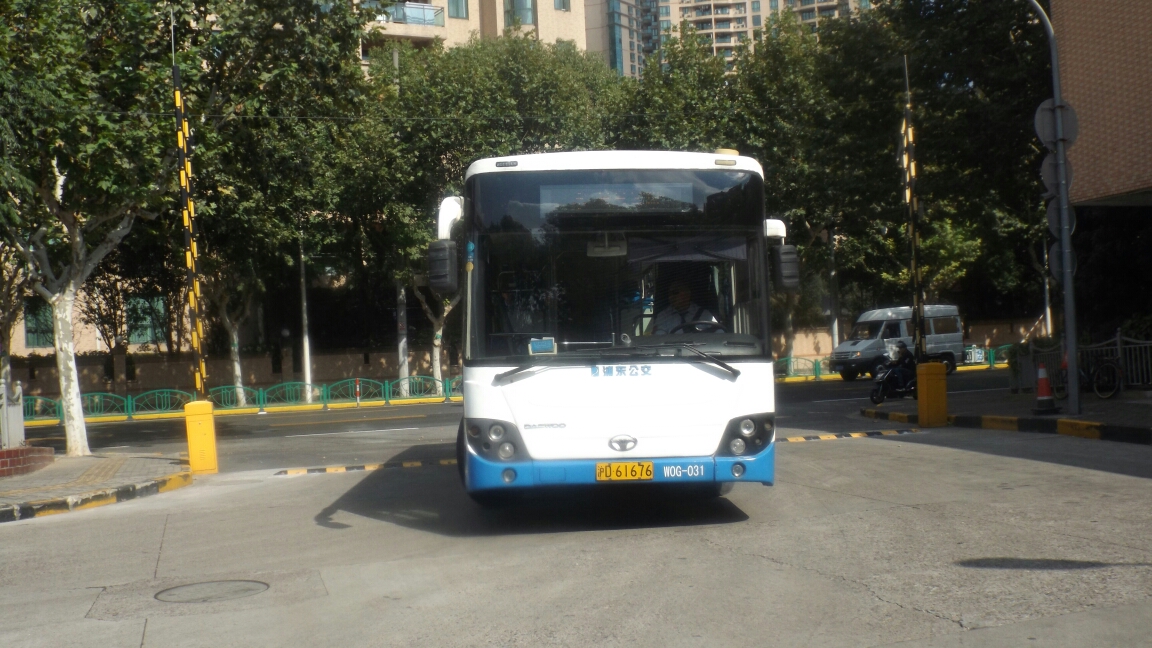 鹤沙航城→16027→惠南→沪南线(s2b-0**)→东昌路渡口→993路(w1a-*