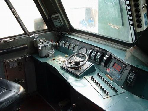 【东风10D重载货运内燃机车】