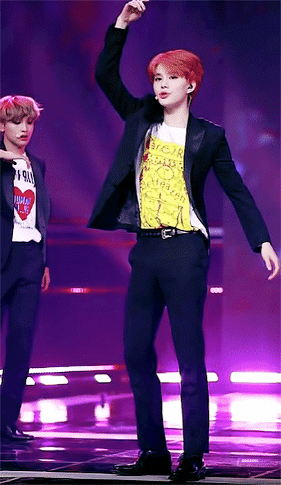 gif合格率极低的sm周末选秀出身,音色 疯狂的舞蹈线 清纯帅气的脸