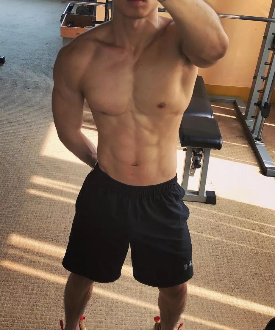 【秘】来自白袜体育生的秘密 男人味十足!