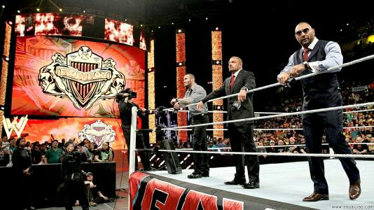 wwe:圣盾军团(theshield)与进化军团(evolution)谁才是wwe的最强组合?