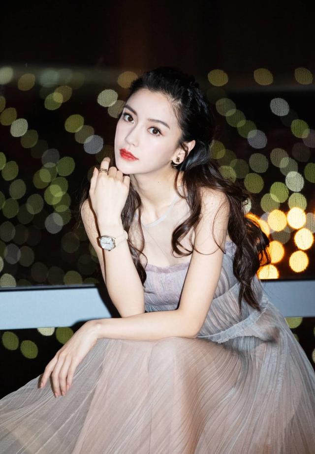 angelababy(杨颖,1989年2月28日出生于上海市,华语影视女演员,时尚