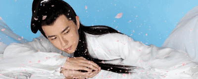 可明明三生三世时期还不是这样的~ 白衣飘飘非常灵动