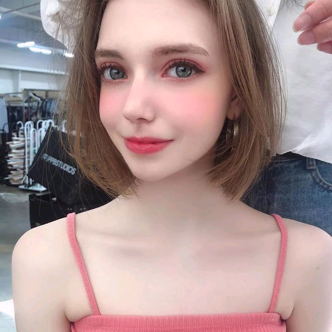 最近在ins爆红的仙女模特小姐姐chloe的照片合集