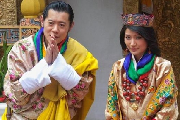 28岁加冕成不丹国王,为娇妻废除一夫多妻制,在外却金屋藏娇