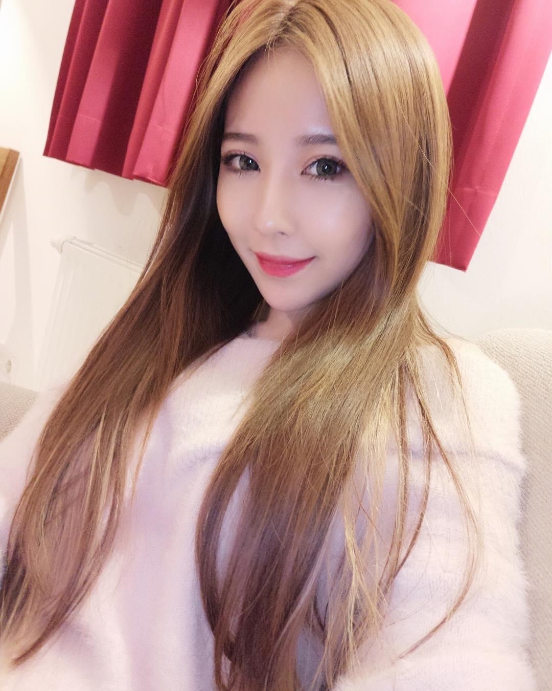 李燕,台湾正妹,网店店主兼网拍模特,颜值加上身材,真的只有完美可以