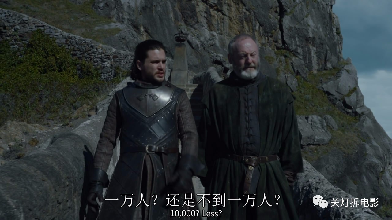 雪诺和达沃斯的对话有一个 小笑点.雪诺问"我们有多少士兵?一万?