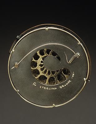 伟德bv1946官网金球奖颁奖礼上“绿巨人”等名人戴胸针抗议