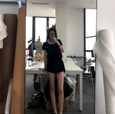豆得儿这身材真是没话说,感觉她应该为自家的服装当模特,那效果不