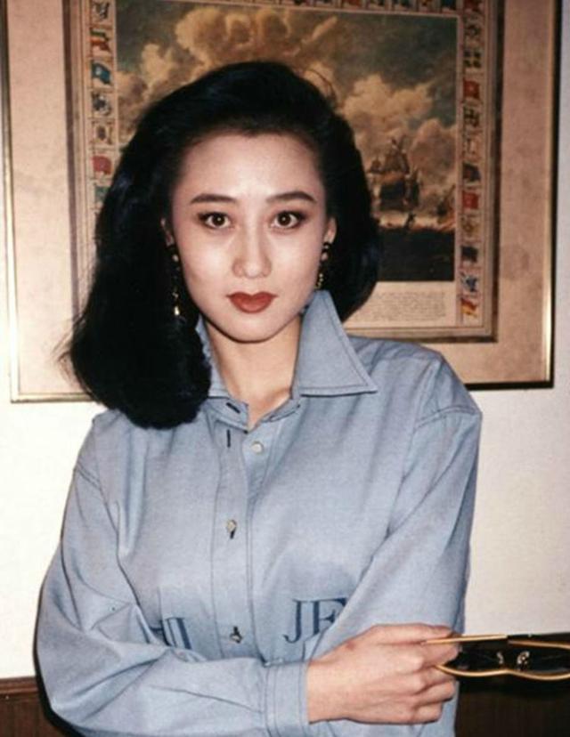 "姐妹花"晒照庆生感情厚,李连杰女儿竟不像利智,因他基因强大