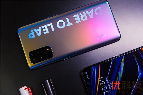 酷炫设计越级 c位敢出色 realme 真我x7系列真机曝光