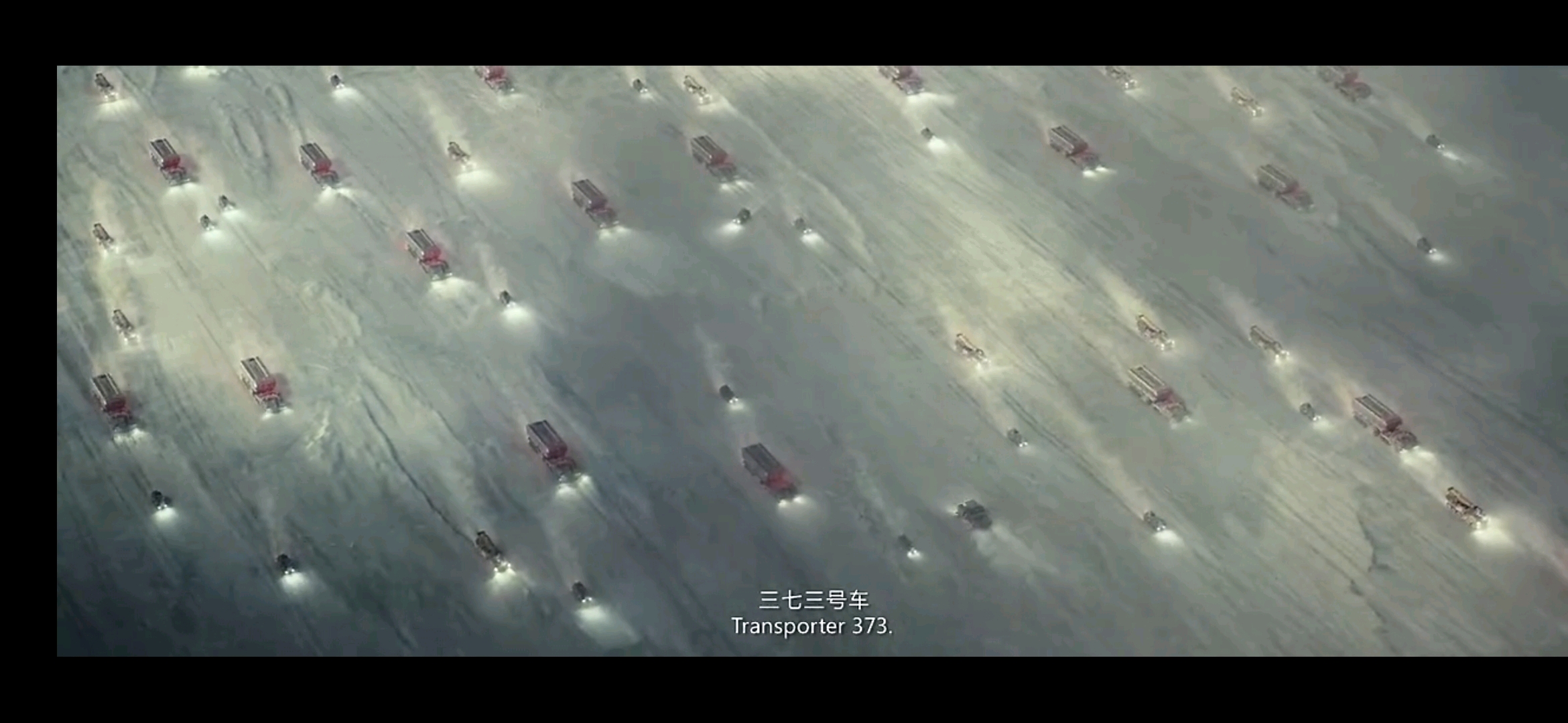 成群结队的救援队,体现了集体主义精神