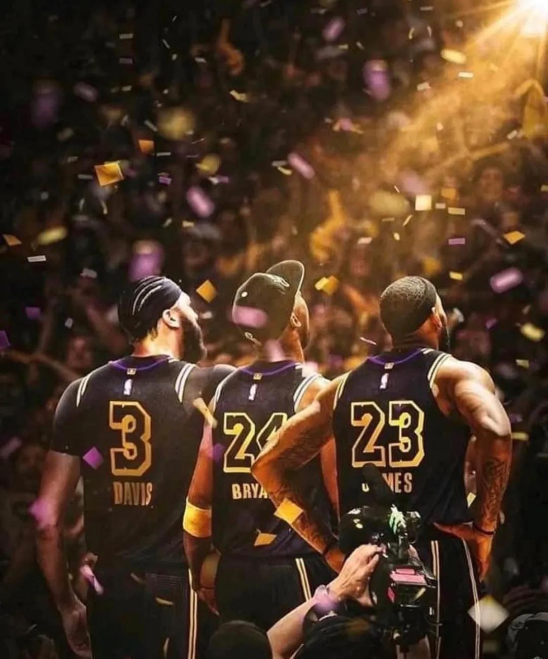 詹姆斯捧起第4座fmvp奖杯!