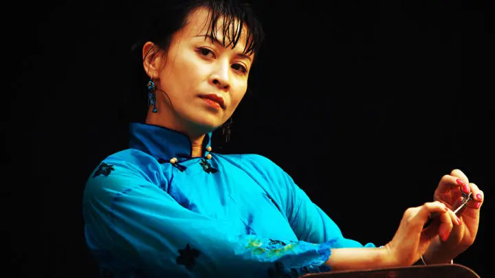 县长夫人(刘嘉玲 饰)