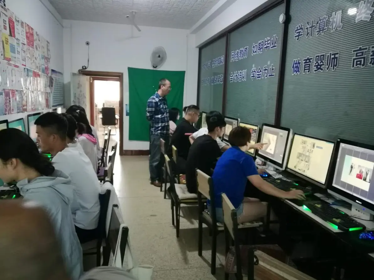 赤峰市哪里有学习培训计算机的学校或机构以及培训班呢