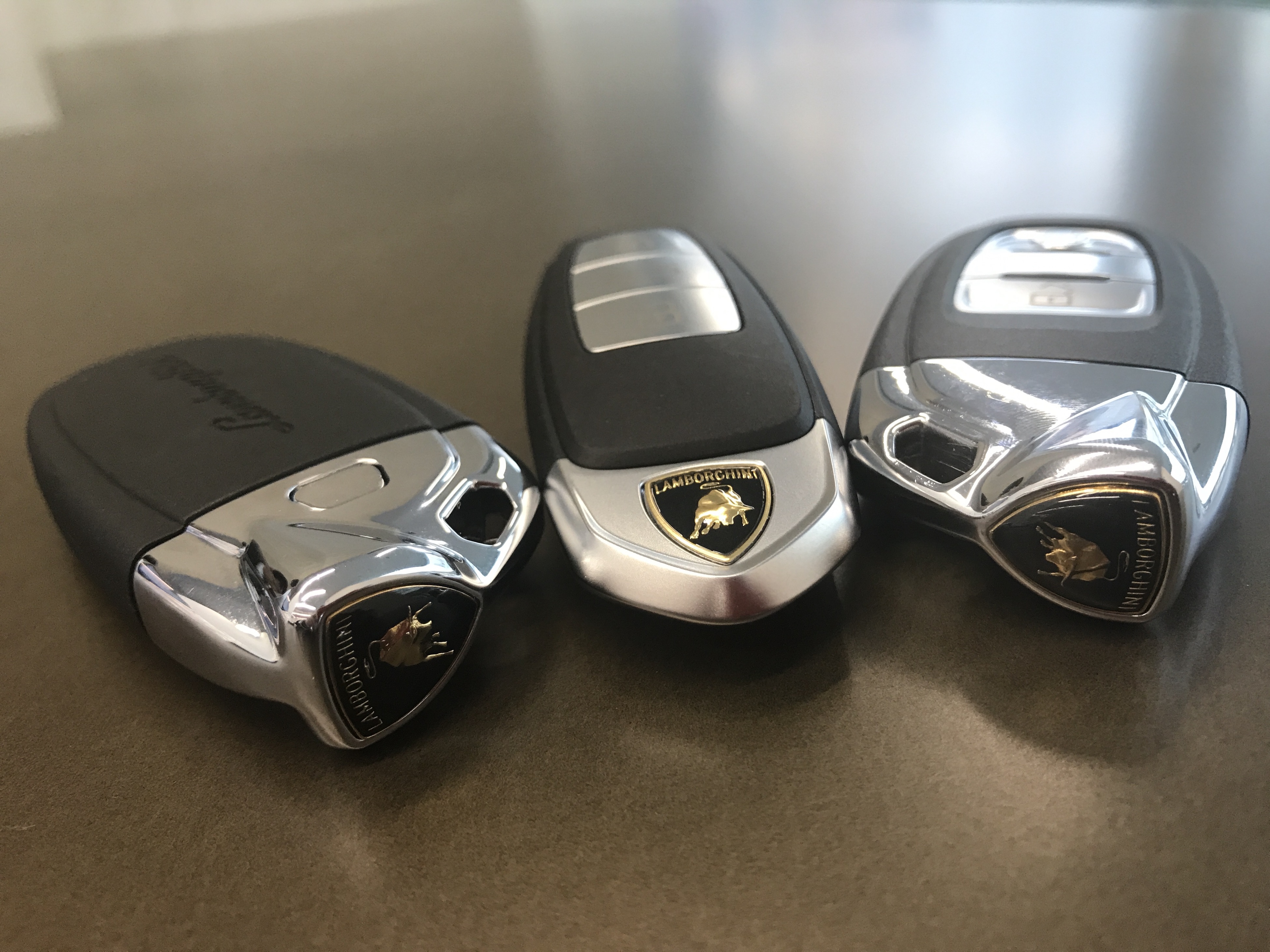 情人节，你会送哪台兰博基尼给你的那个她(他)