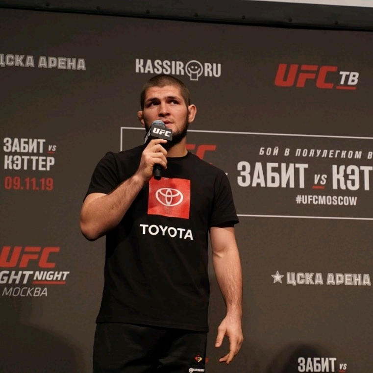 ufc轻量级冠军小鹰哈比布努马格莫多夫ins照片自取第二弹
