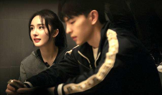 杨幂与邓伦因《密室》被传cp,杨紫无辜躺,这番炒作花落谁家?