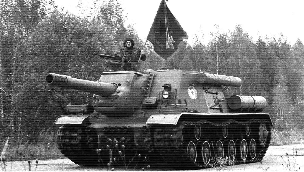 现代化改装后的isu-152m型自行火炮.