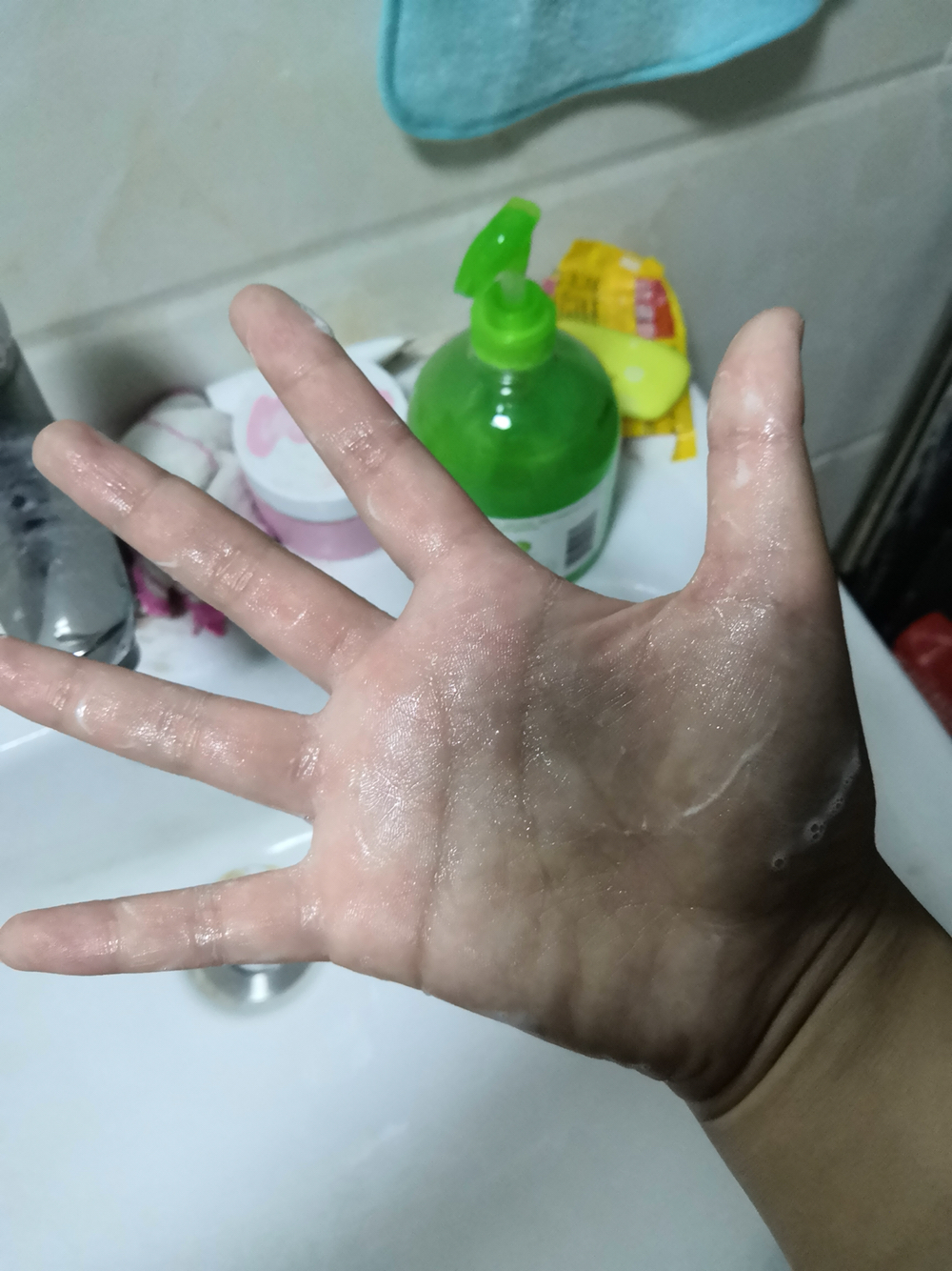 由于要拍照片,手里的泡泡都要干了,我有罪