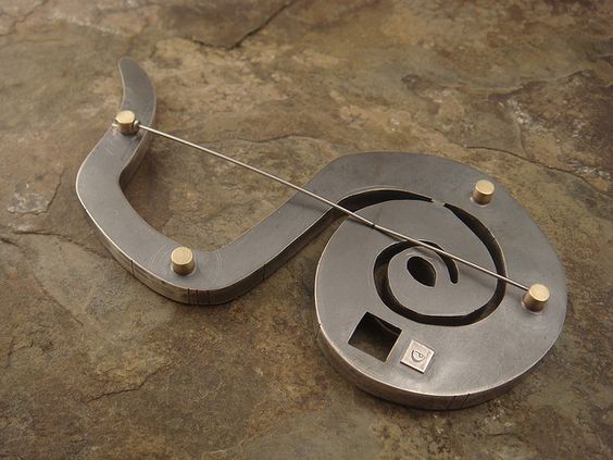 伟德bv1946官网暗花谍影：斯蒂芬妮的隐形棋局