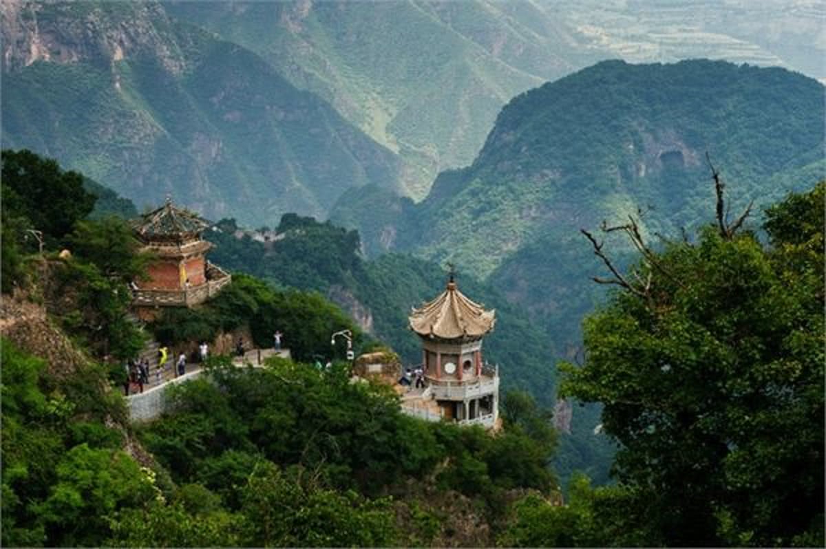 甘肃平凉道家地,八台九宫崆峒山,西北黄土上的丹霞地貌