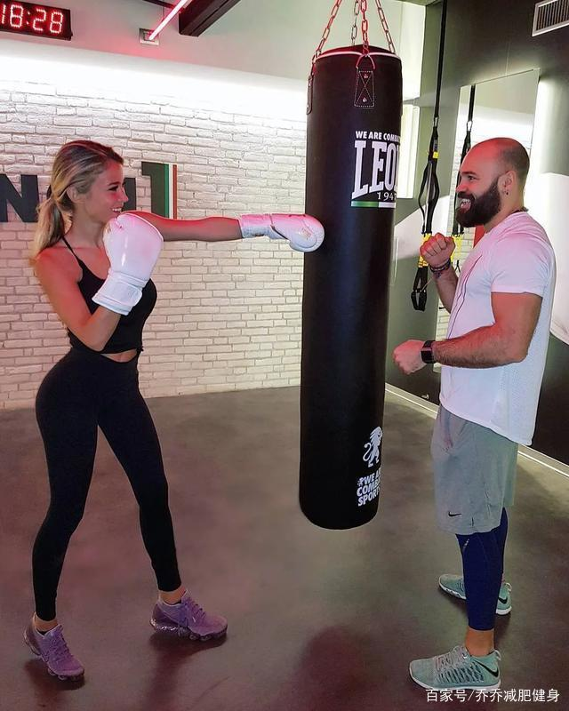 在家健身的女博主 a88f9bdcf3235c30dfad5dfb0bc22577d05ab8e2.png